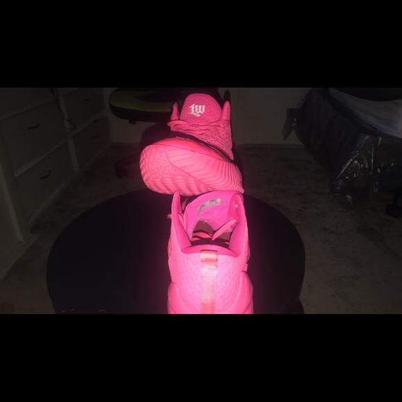 ❌SOLD❌Lou Williams Peak - Picture 2 of 3